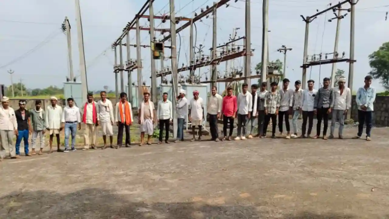 धरियावद विधायक थावर चंद द्वारा तुरंत लाइन को चालू करवाया गया ग्रामीणो ने आभार व्यक्त किया
