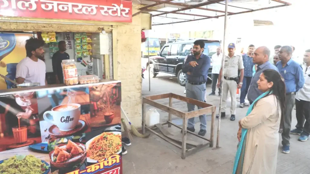 कलेक्‍टर ने नीमच शहर में लिया स्‍वच्‍छता कार्यो का जायजा 