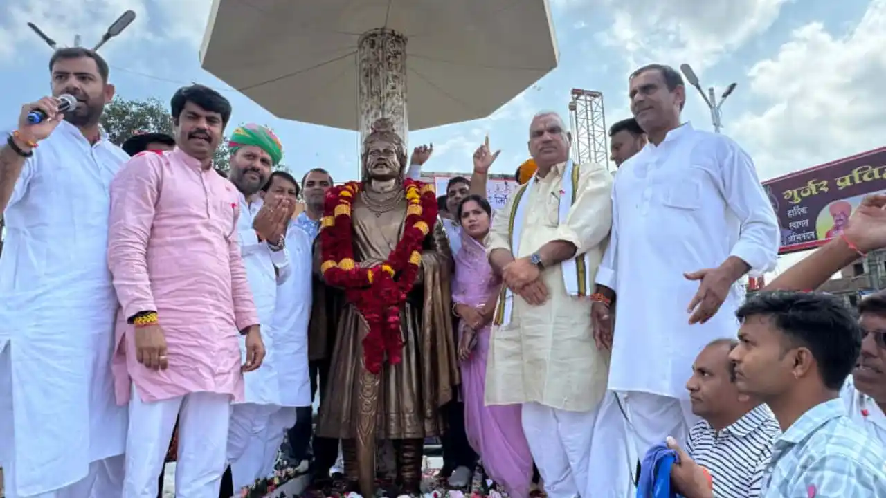 गृह राज्य मंत्री जवाहर सिंह बेढम ने किया सम्राट मिहिर भोज की प्रतिमा का अनावरण