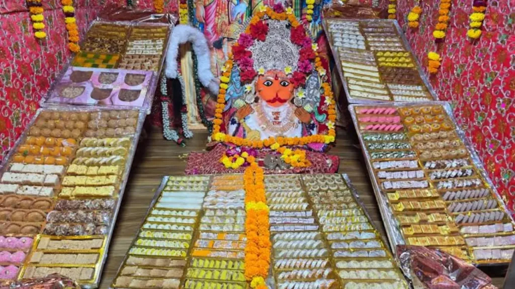 श्री तीन छत्री बालाजी धाम पर बालाजी को लगा छप्पन भोग, हुआ अन्नकूट का आयोजन