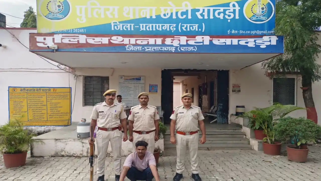 चोरी के मामले मे वांछित अभियुक्त को किया गिरफ्तार