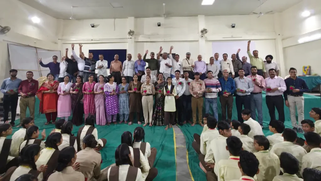 उत्कृष्ट विद्यालय में  पूर्व छात्र धरा का वंदन करने उपस्थित हुए