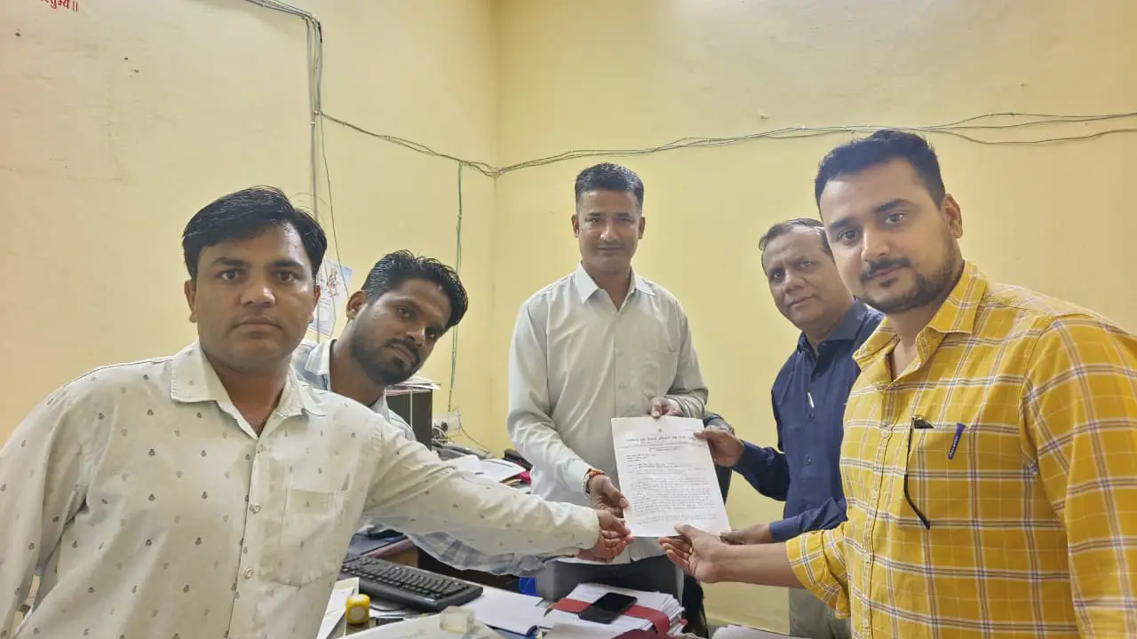 ग्राम विकास अधिकारी संघ ने प्रतापगढ़ में मुख्य कार्यकारी अधिकारी को सौंपा ज्ञापन