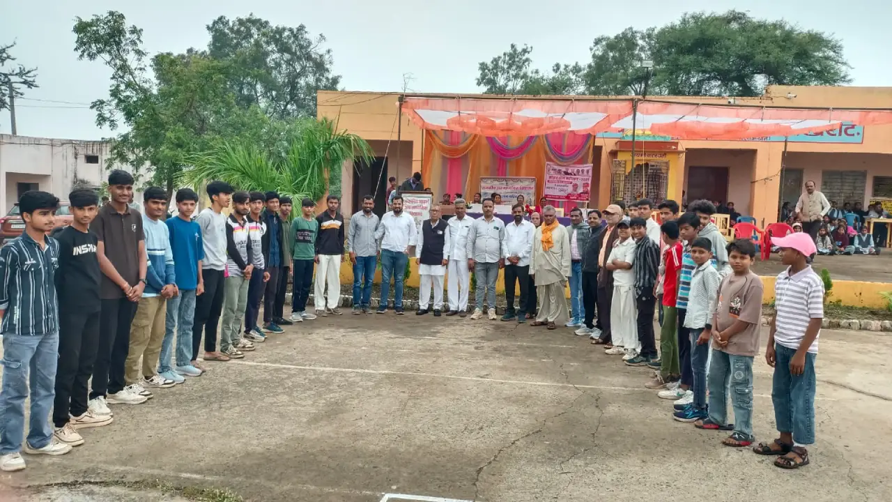 प्रतापगढ़ सांसद खेल महोत्सव' खेरोट और गंधेर में क्रिकेट-कबड्डी सहित विभिन्न खेलों में ग्रामीण प्रतिभाओं ने दिखाया दम