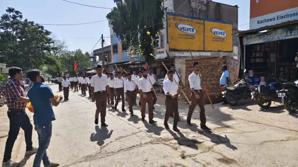 संघ शताब्दी पर्व पर निकला आरएसएस का पद संचलन