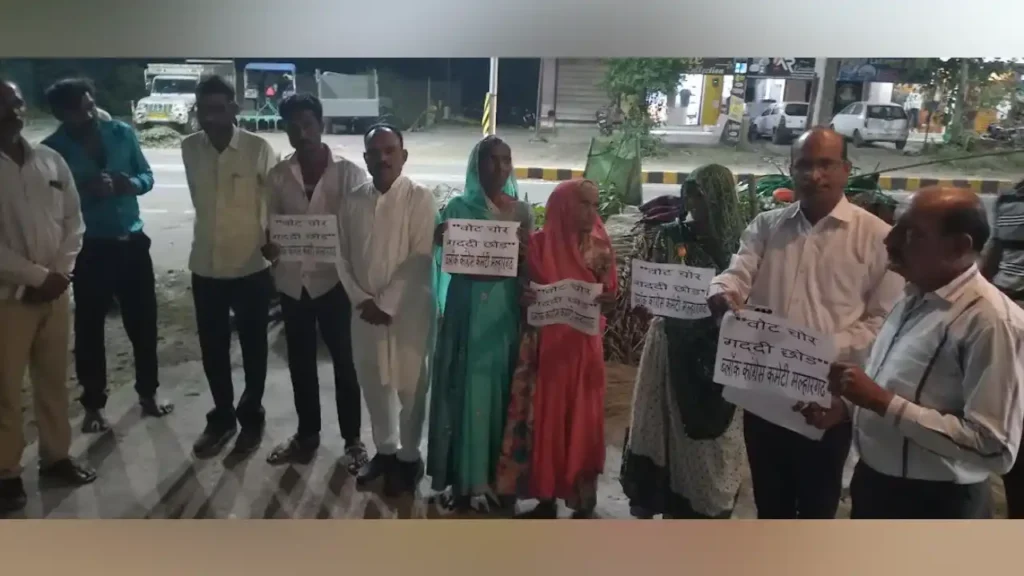 वोट चोर गद्दी छोड हस्ताक्षर अभियान को लेकर ब्लॉक प्रभारी मांगरिया द्वारा ग्रामीण क्षेत्रों में किया संवाद