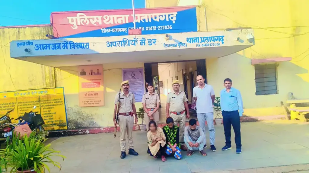 मोबाइल की 02 दुकानो से मोबाइल चोरी करने के मामले में 03 अभियुक्तगणो को किया गिरफ्तार