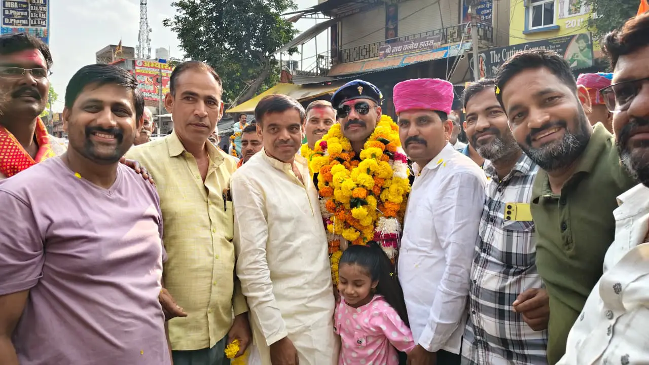 सेवानिवृत होकर घर लौटे सैनिक का जगह-जगह हुआ भव्य स्वागत