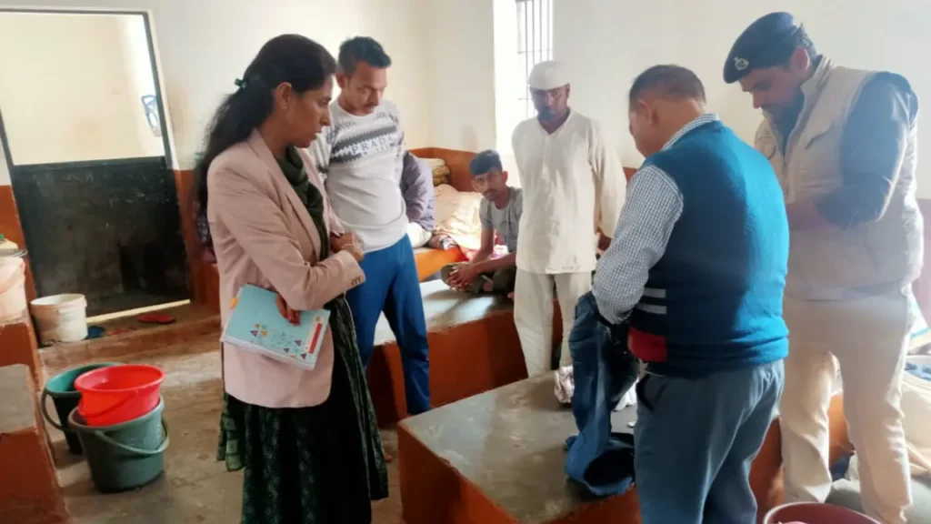 विधिक सेवा प्राधिकरण की सचिव श्रीमती मीणा ने किया नीमच और जावद जेल का निरीक्षण