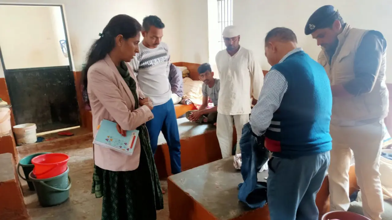 विधिक सेवा प्राधिकरण की सचिव श्रीमती मीणा ने किया नीमच और जावद जेल का निरीक्षण