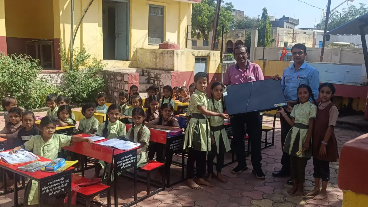 धुंधड़का कन्या प्राथमिक विद्यालय में एलईडी टीवी फर्नीचर तथा स्टेश्नरी पाकर कन्याओं में हर्ष की लहर