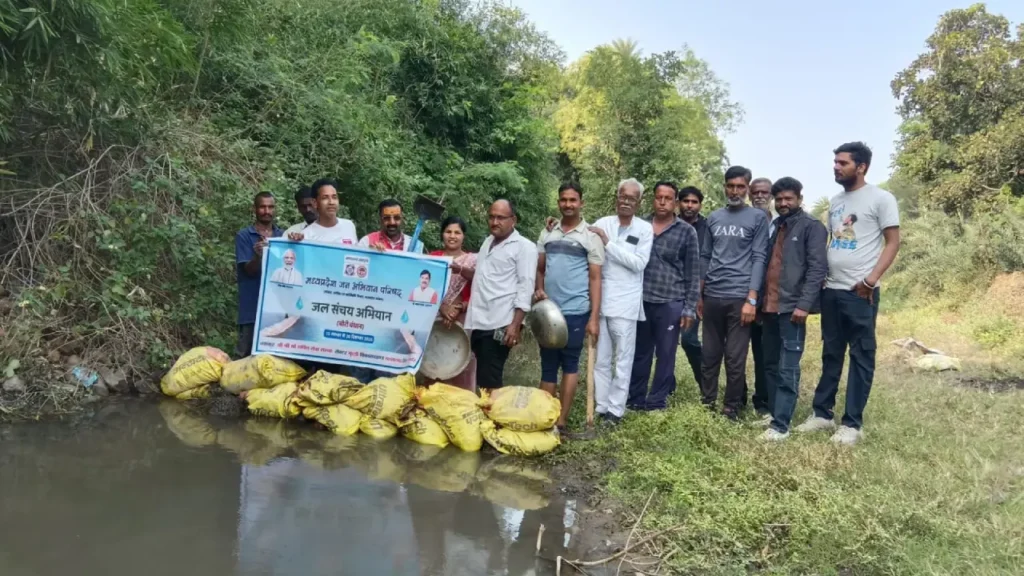 श्री श्री मॉ शक्ति सेवा संस्था द्वारा ग्राम ढाबला में बोरी बंधान कार्यक्रम का आयोजन किया गया