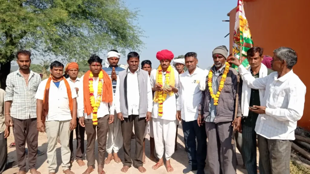 झन्या के पुजारी देवनारायण की जन्मस्थली देवमाली के लिए पैदल यात्रा पर रवाना