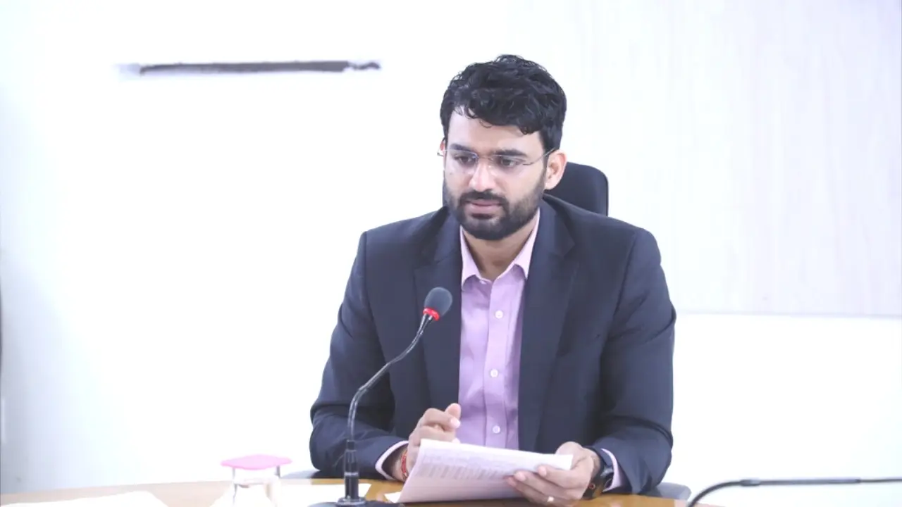 कलेक्टर श्री हिमांशु चंद्रा का बेहतरीन मैनेजमेंट..एस.आई.आर में टीम नीमच की कड़ी मेहनत और जिले में हो गए 100% इम्युरेशन फॉर्म डिजिटाइज्ड