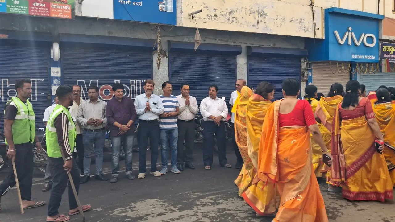 जैन दिवाकर जन्म जयंती महोत्सव पर निकले चल समारोह का कांग्रेसजन ने किया स्वागत