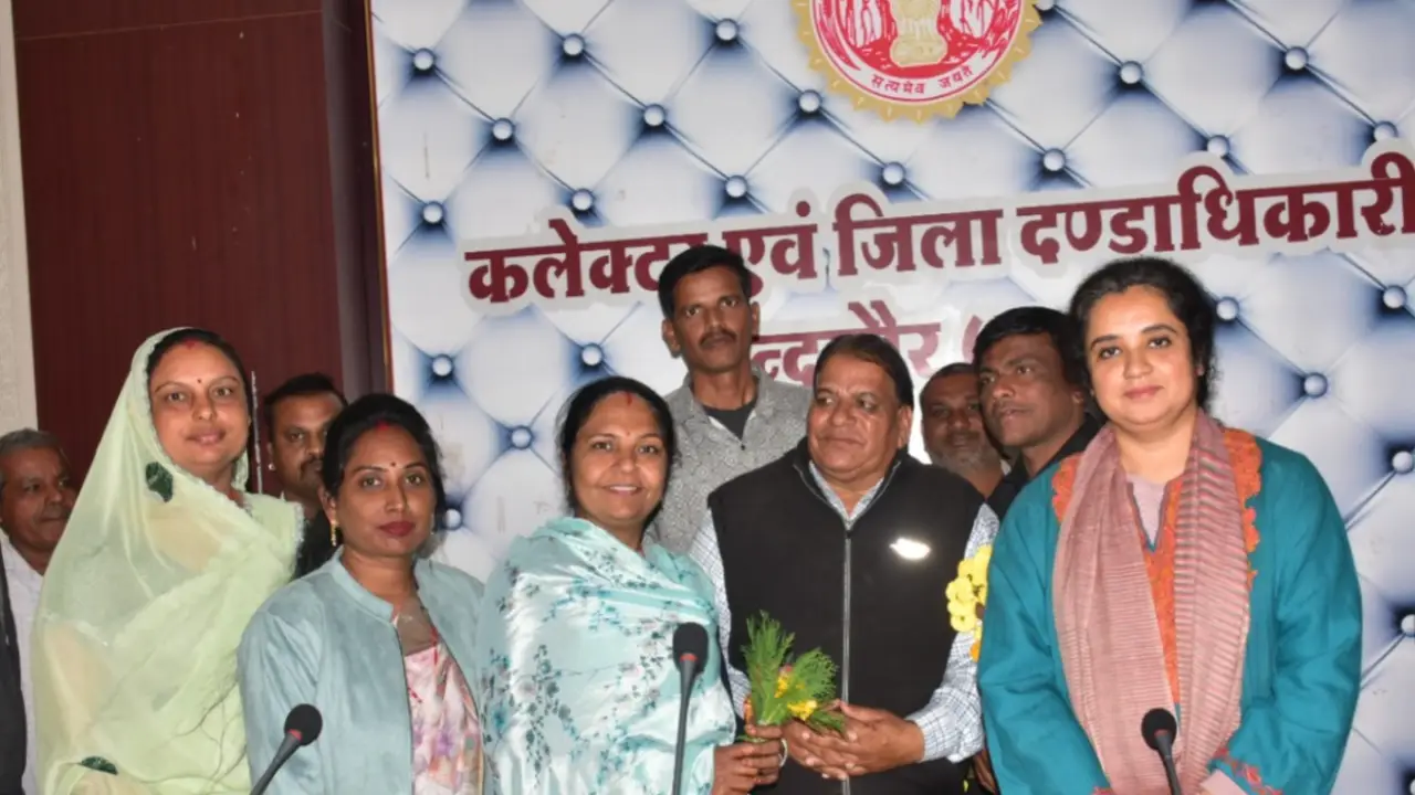 कलेक्टर श्रीमती गर्ग ने 36 बीएलओ को एसआईआर कार्य की शत-प्रतिशत उपलब्धि पर किया सम्मानित