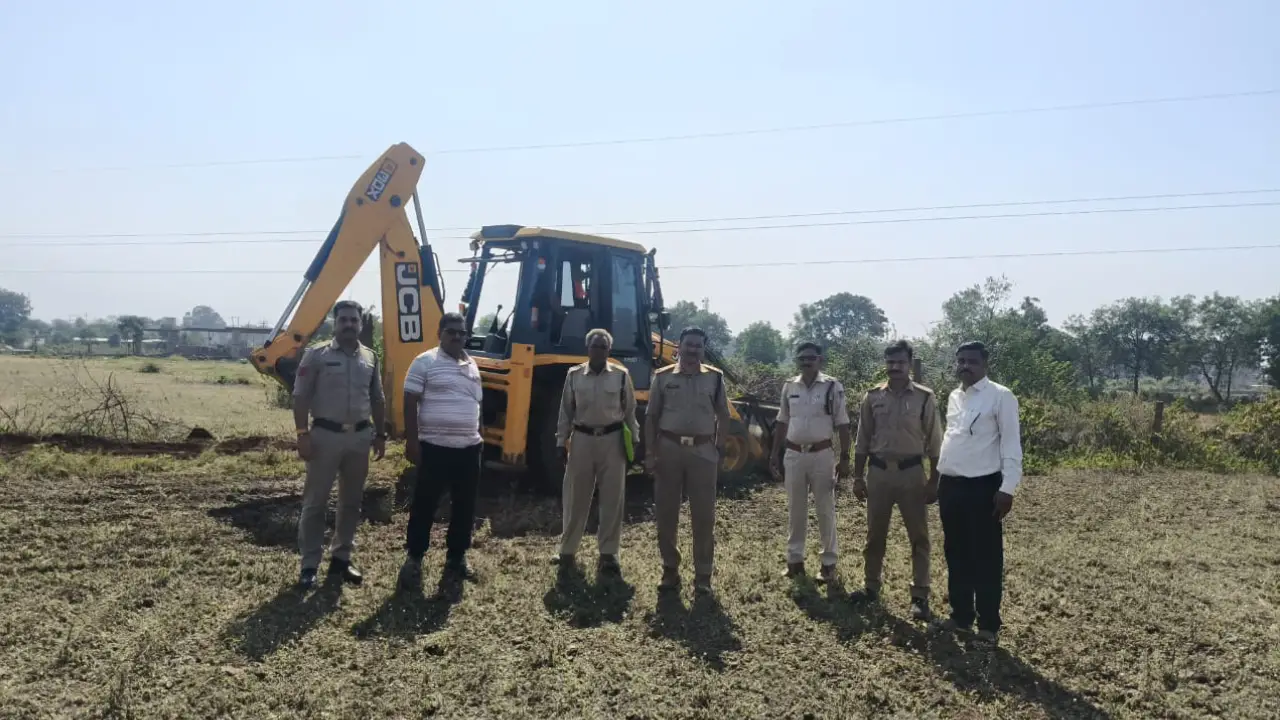 प्रशासन की टीम ने कनावटी में 15 करोड़ रूपये मूल्‍य की 2 हेक्‍टेयर शासकीय जमीन कराई अतिक्रमण मुक्‍त