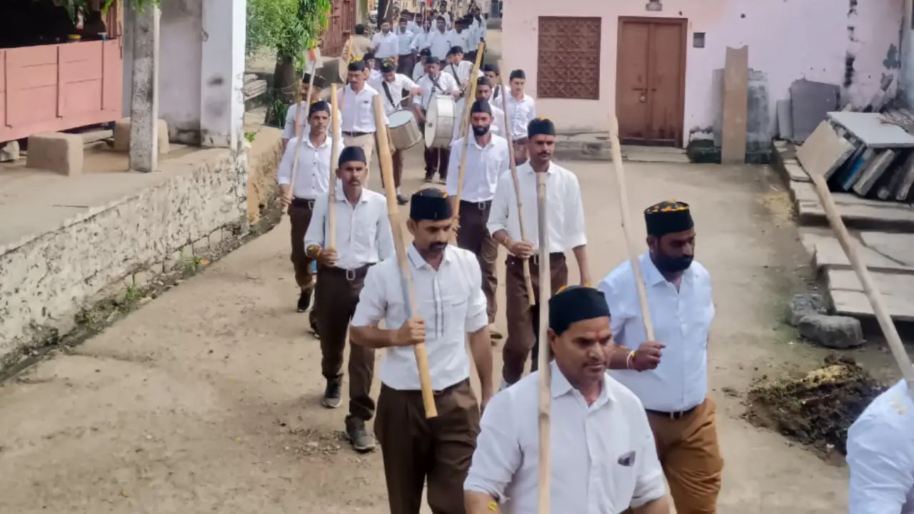 पालसोडा उपखंड के मंडल अडमालिया में निकला पद संचलन