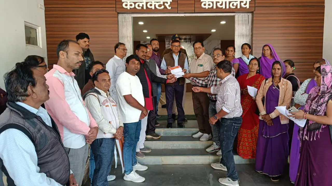 भारतीय मजदूर संघ ने कर्मचारियों की मांगों को लेकर मुख्यमंत्री के नाम सोपा डिप्टी कलेक्टर चंद्रसिंह धार्वे को ज्ञापन !