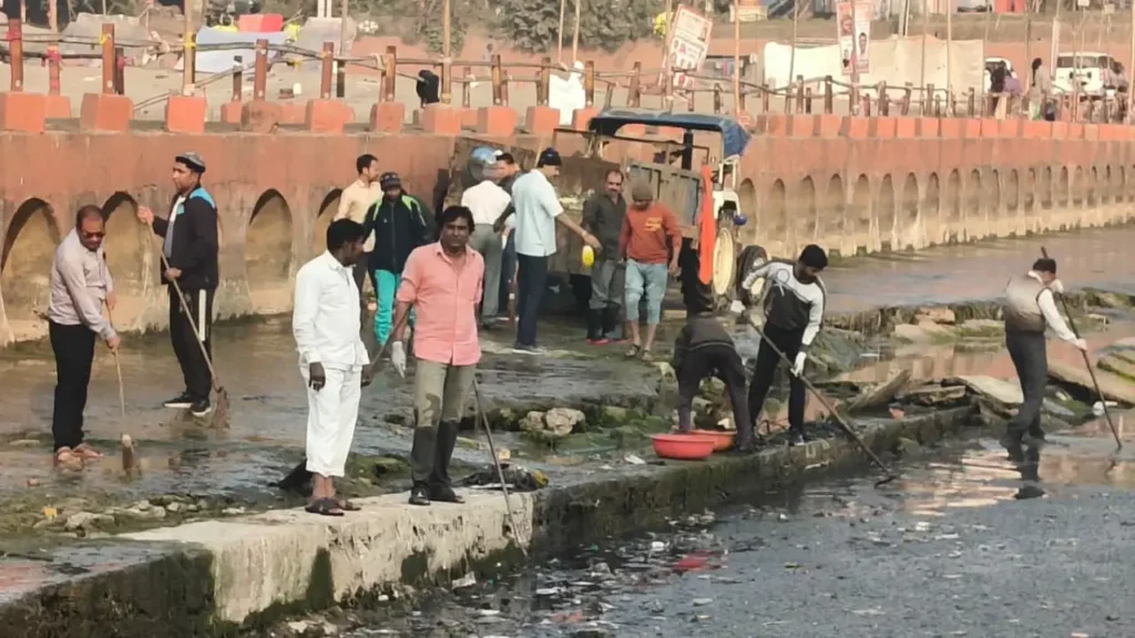 नदी को स्वच्छ रखना हर नागरिक का कर्तव्य के संदेश के साथ विधायक विपिन जैन के नेतृत्व मे चला शिवना शुद्धिकरण जन अभियान