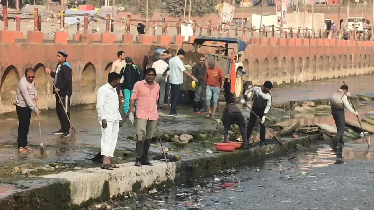 नदी को स्वच्छ रखना हर नागरिक का कर्तव्य के संदेश के साथ विधायक विपिन जैन के नेतृत्व मे चला शिवना शुद्धिकरण जन अभियान