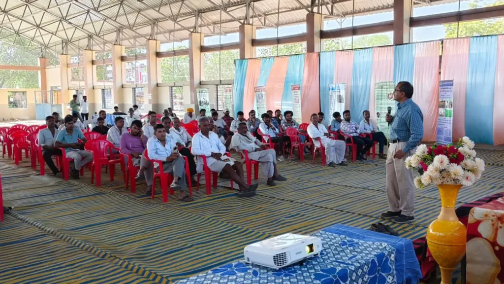 ग्राम झांतला में आत्मा योजना अंतर्गत प्रगतिशील पशुपालकों की संगोष्ठी संपन्न।