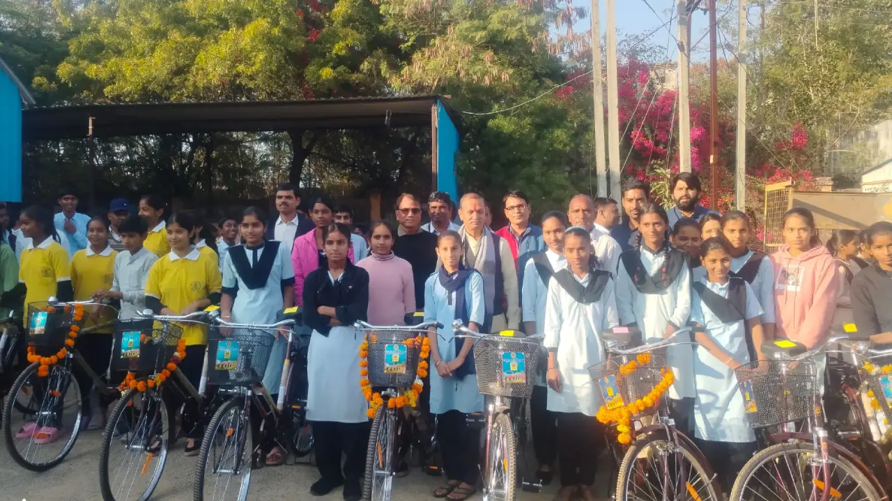 सरवानिया में 151 विद्यार्थियों को मिली साइकिल, विधायक सखलेचा ने किया वितरण