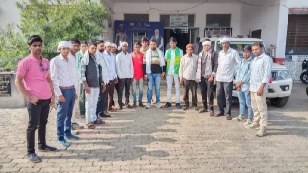 प्रतापगढ़ भारत आदिवासी पार्टी के बैनर तले दिया ज्ञापन किसानों को यूरिया खाद्य की आ रही समस्या