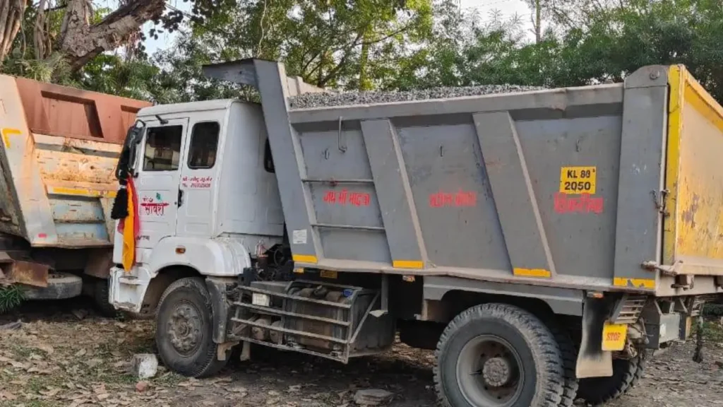 खनिजों का अवैध परिवहन करते हुए दो वाहन जप्‍त