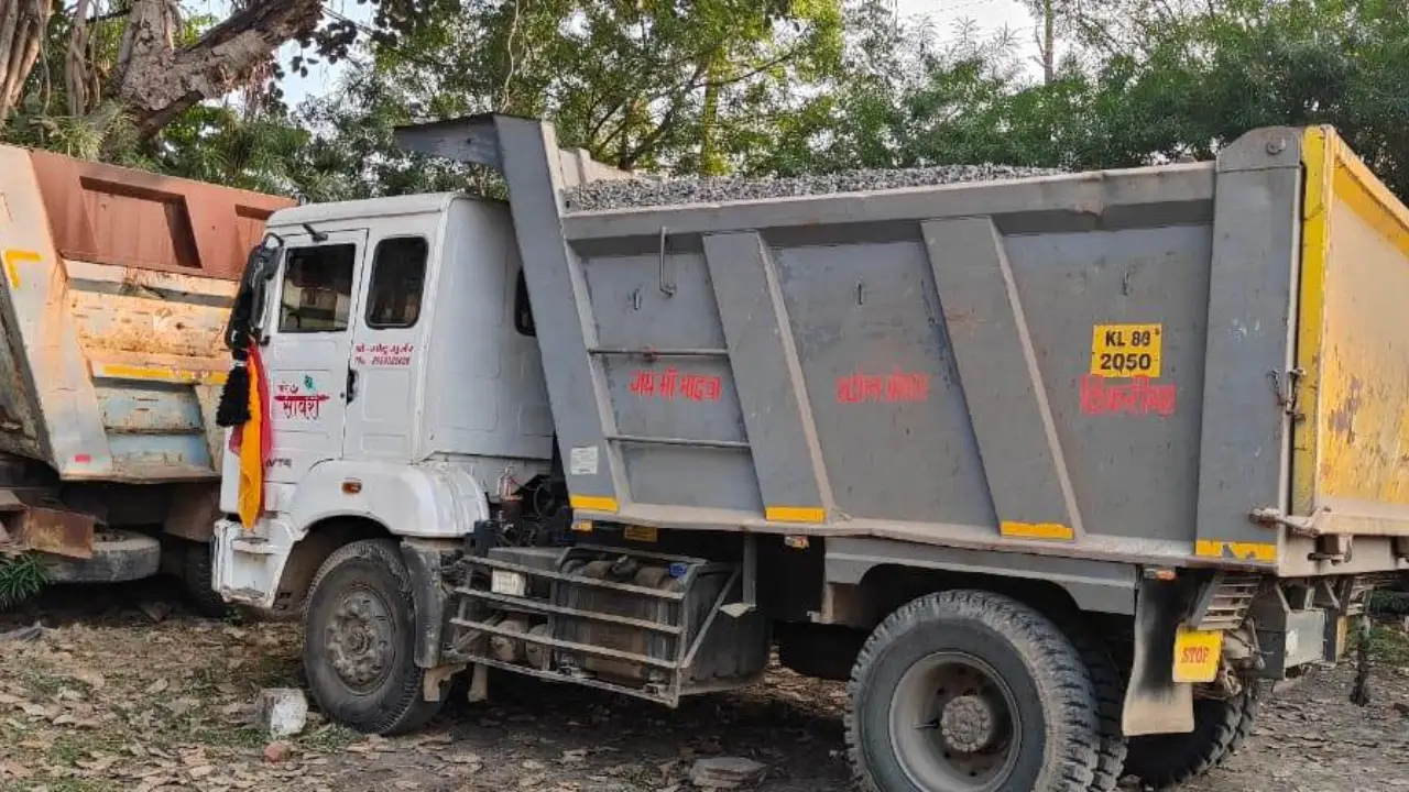 खनिजों का अवैध परिवहन करते हुए दो वाहन जप्‍त