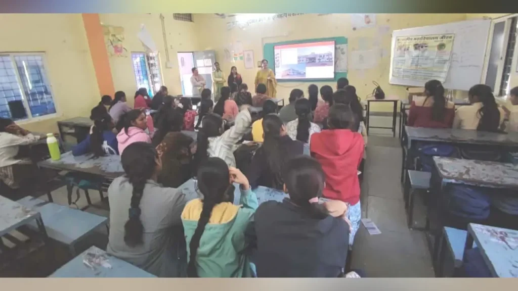 कॉलेज चलो अभियान के तहत शासकीय महाविद्यालय जीरन की टीम ने किया विभिन्न स्कूलों का भ्रमण
