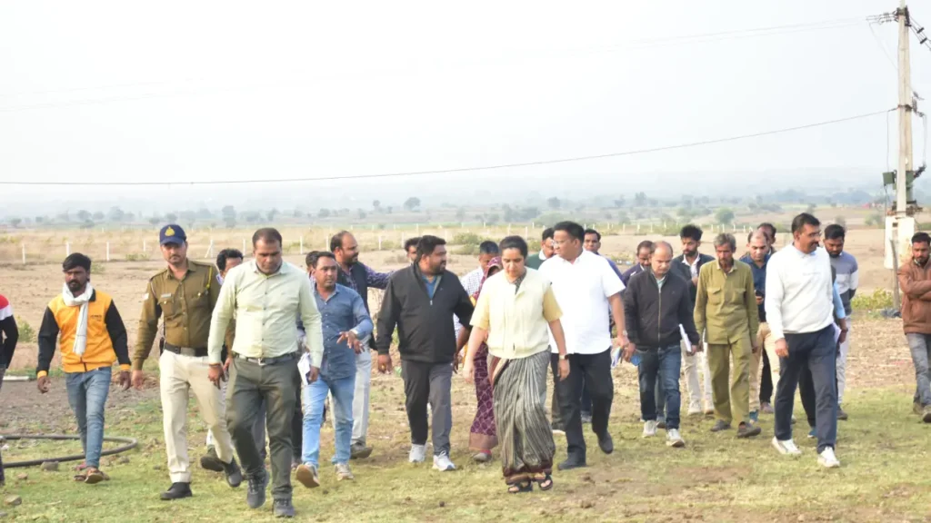 कलेक्टर ने मनरेगा के कार्य, पीएम आवास, पौधारोपण, डैम, गोशाला का निरीक्षण किया