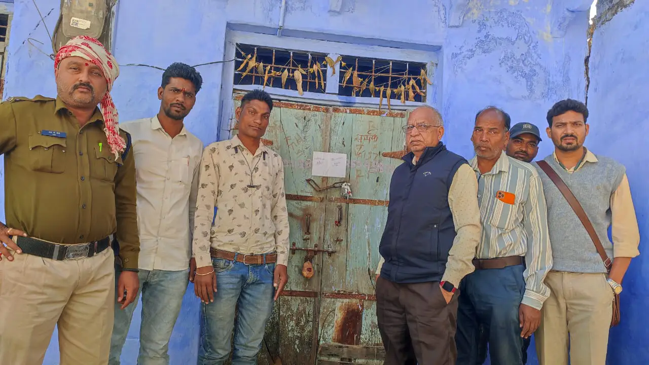 स्‍वास्‍थ्‍य टीम द्वारा झातला में अवैध क्लिनिक सील 