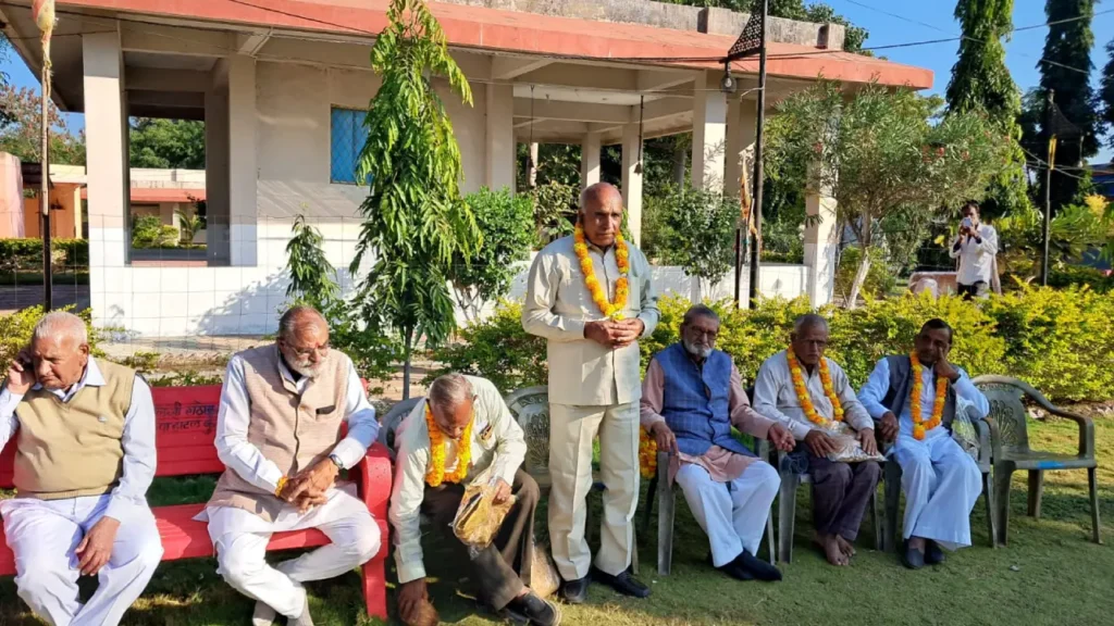 राष्ट्रीय पेंशनर्स दिवस पर वरिष्ठ पेंशनरों का सम्मान किया गया।