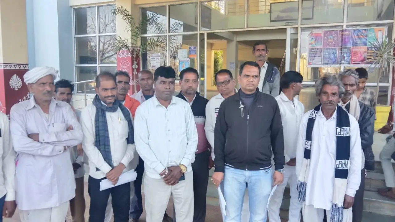 प्रतापगढ़ जिला परिषद वार्ड पुनर्गठन पर उठा सवाल कलेक्टर अंजलि राजोरिया को सौंपा गया आपत्ति ज्ञापन