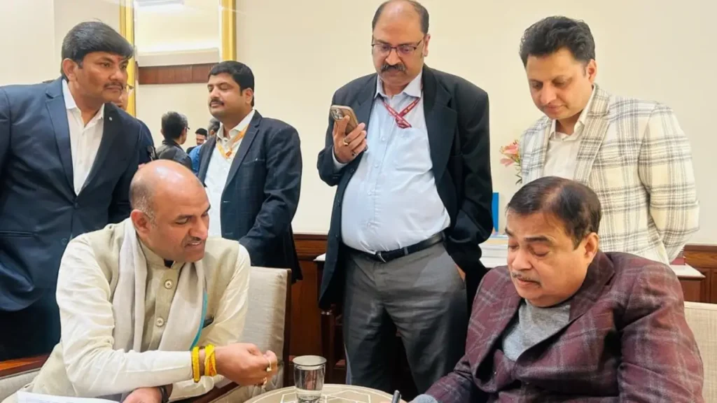 सांसद सी.पी.जोशी ने केंद्रीय मंत्री नितिन गडकरी से की मुलाकात