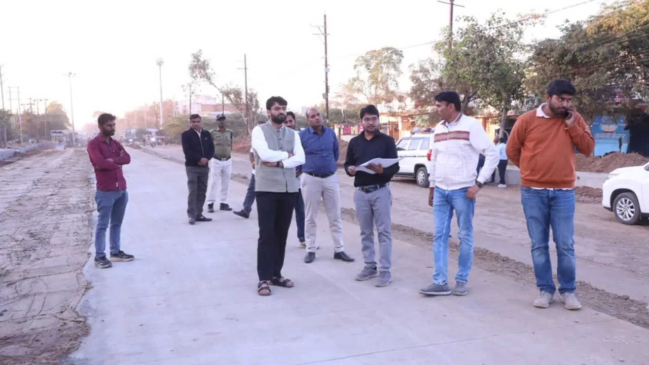 कलेक्‍टर ने भाटखेडा-नीमच, डूंगलावदा फोरलेन सड़क निर्माण कार्य का किया निरीक्षण 
