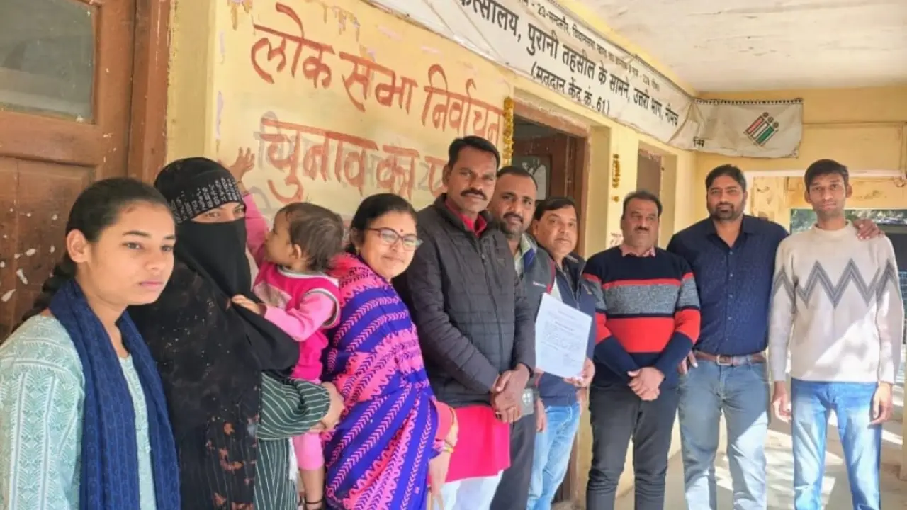 केंद्र क्रमांक 76 पर हुआ प्रारूप मतदाता सूची का प्रकाशन