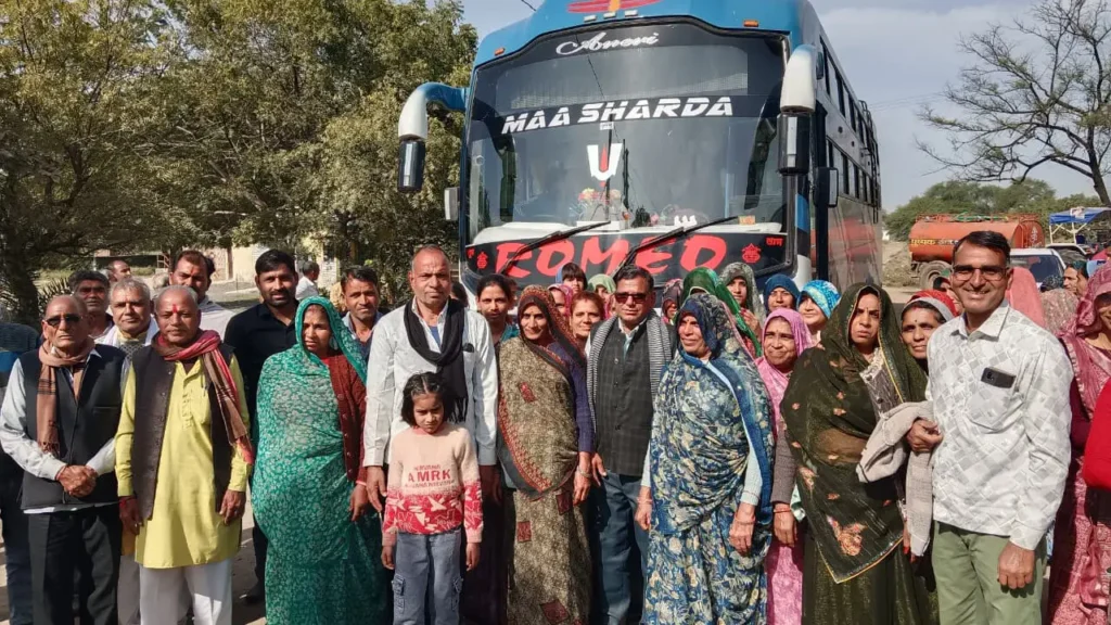 नलखेड़ा से एक दर्जन श्रद्धालु गंगासागर व दक्षिण भारत तीर्थ यात्रा के लिए रवाना