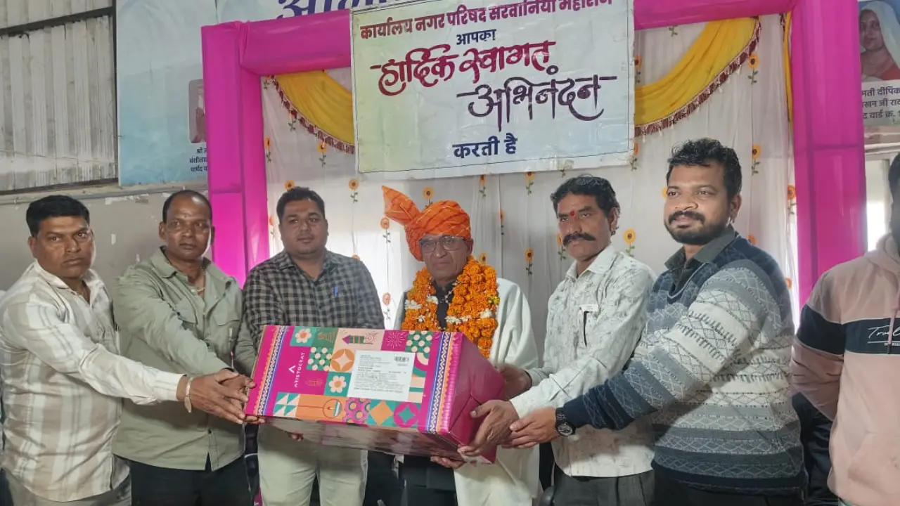 सीएमओ श्री खान को 39 वर्ष की सेवा के बाद सेवानिवृत्ति पर दी भावभीनी विदाई