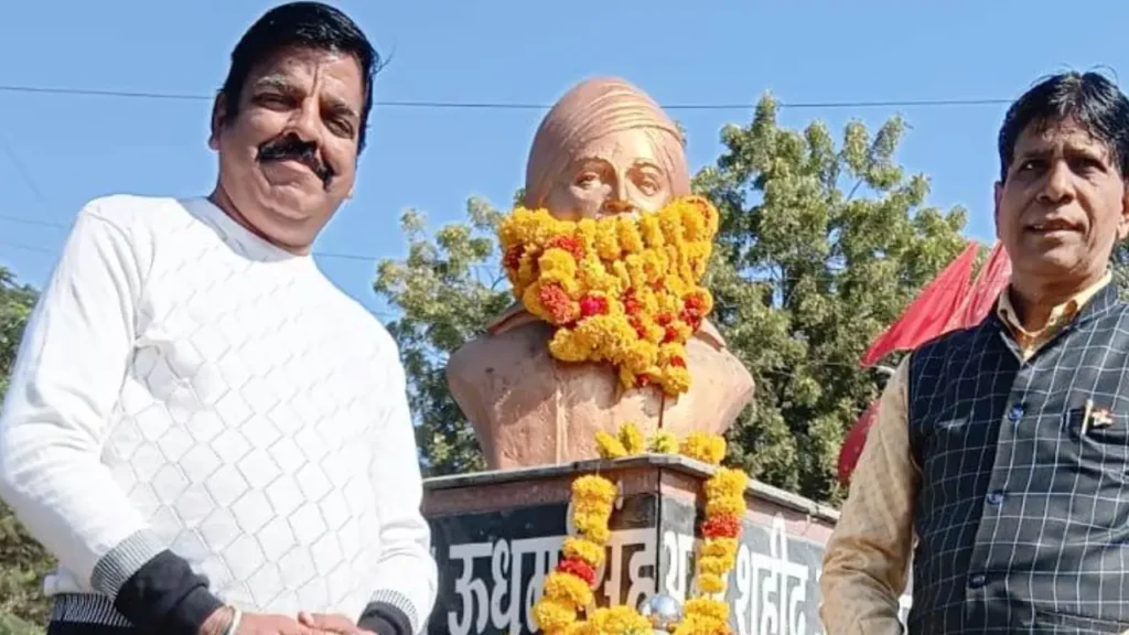 उधमसिंह जनमंच मंदसौर द्वारा माल्यार्पण किया गया