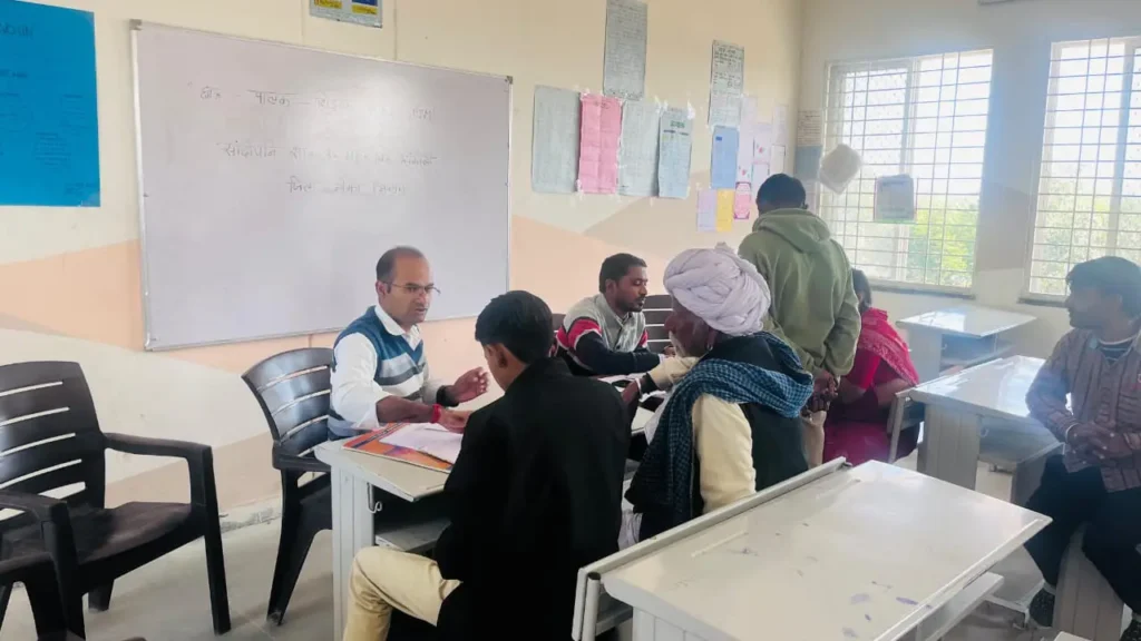 सांदीपनि विद्यालय में हुआ छात्र अभिभावक शिक्षक संवाद का आयोजन