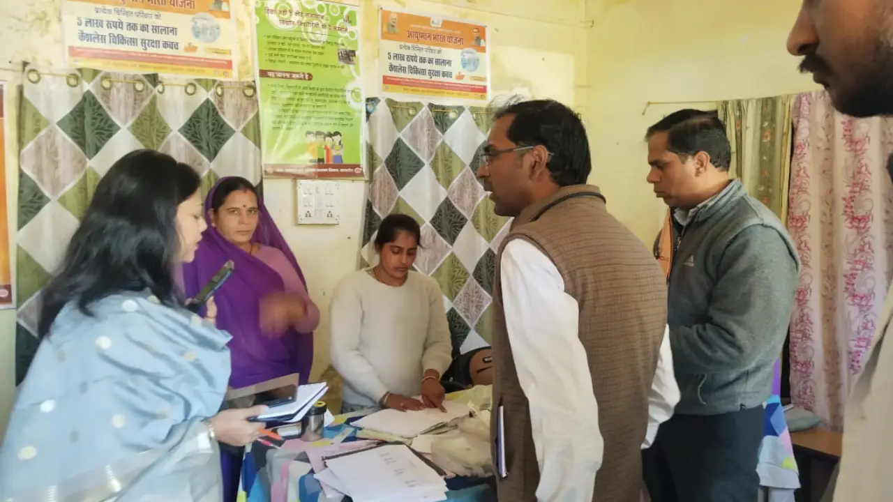 डिप्टी कलेक्टर पराग जैन ने किया प्राथमिक स्वास्थ्य केन्द्र निरीक्षण