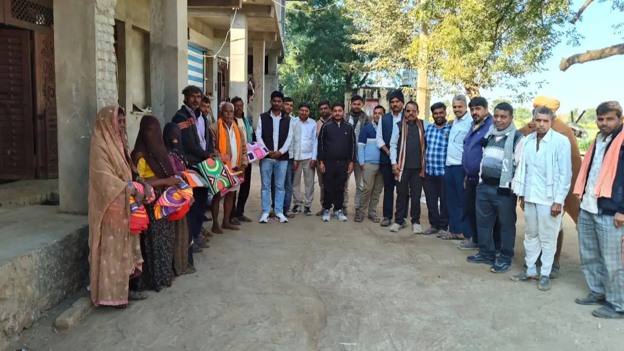 अथवा बुजर्ग के स्वर्गीय प्रभुलाल मेघवंशी की तृतीय पुण्यतिथि पर जरूरतमंद आदिवासी बस्तियों मे 300 कम्बलो का किया वितरण