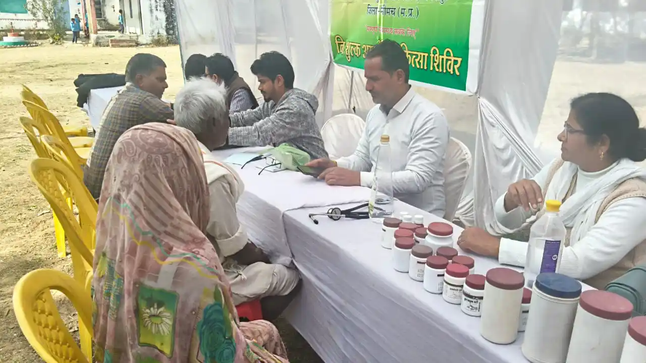 कुकडेश्‍वर एवं पानोली में नि:शुल्‍क आयुर्वेद स्‍वास्‍थ्‍य शिविर सम्‍पन्‍न- 113 रोगियों ने लिया लाभ 