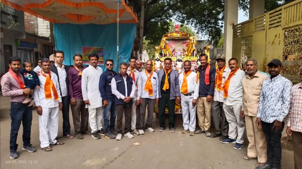 श्री विश्वकर्मा महोत्सव समिति कुमावत समाज के द्वारा भगवान श्री विश्वकर्मा जन्मोत्सव पर भव्य शोभायात्रा निकली गईं 