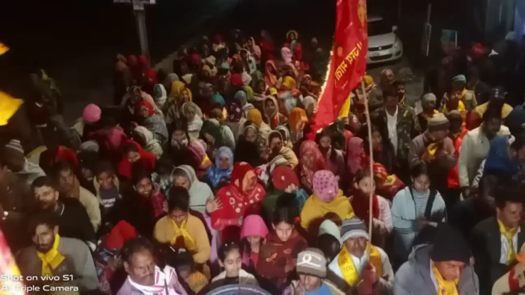 भादवामाता का पतंगो से किया श्रृंगार, डीजे बाजे के साथ निकली प्रभात फेरी