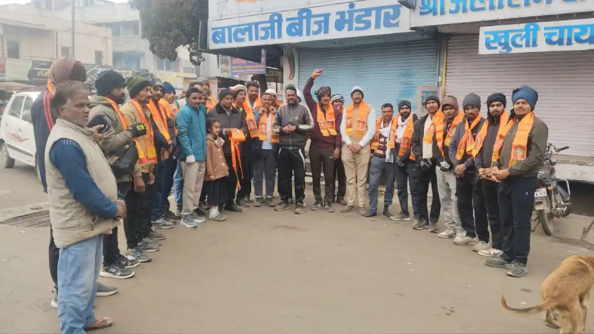 सांवरिया सेठ जाने वाले यात्रियों का मजदूर संघ ने किया सम्मान सांवरिया सेठ जाने वाले यात्रियों का मजदूर संघ ने किया सम्मान