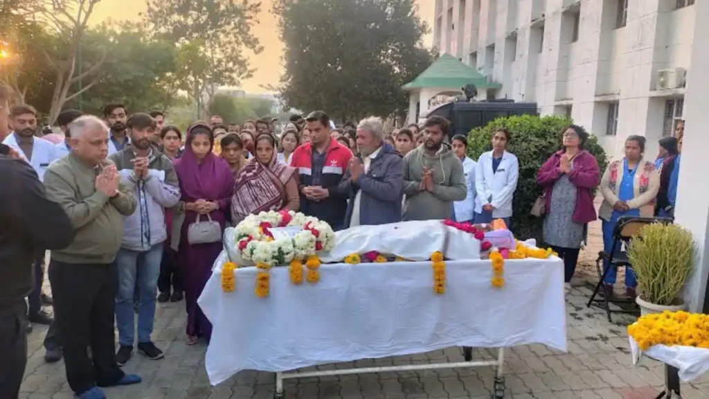 उज्जैन सेवा धाम आश्रम से मंदसौर इंस्टीट्यूट आफ आयुर्वेद एजुकेशन एंड रिसर्च को प्राप्त हुआ देहदान