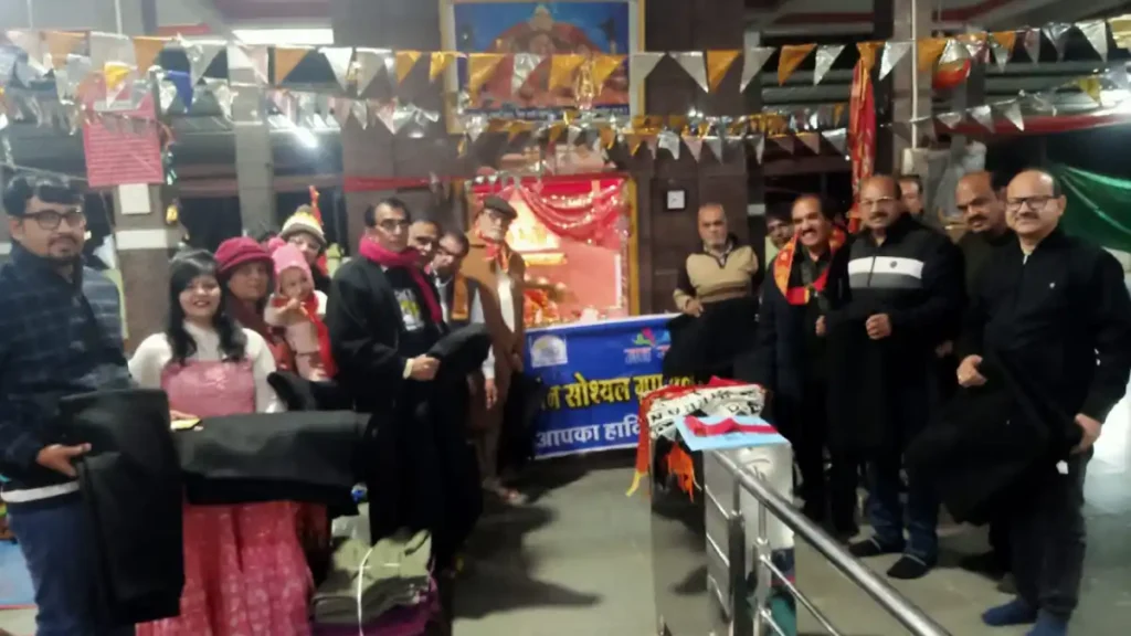 जैन सोशल ग्रुप ग्रेटर नीमच ने आवरी माता जी मन्दिर पर लकवाग्रस्त रोगियों को गर्म ऊनी कंबल वितरण किए